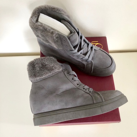 Faux Fur Gray Lace Up Style Wedge Insole Winter Boots Women’s various sizes NIB - Picture 7 of 14